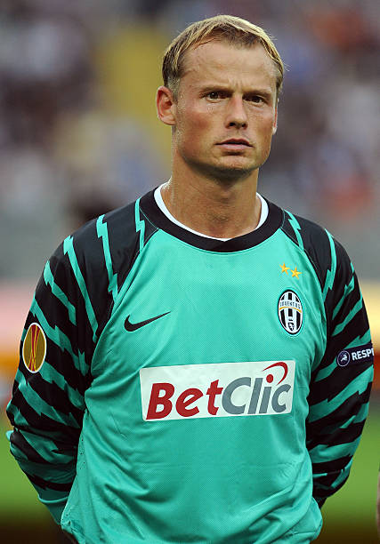 alex-manninger-former-arsenal-and-liverpool-goalkeeper-killed-in-car-accident-aged-48