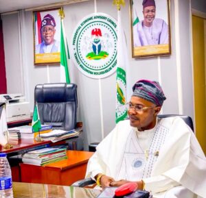 "This thing don dey smell" &mdash; Isaac Fayose blasts FG, Gbajabiamila over Adeyemi's saga